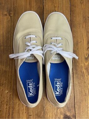 Keds Womens size 9.5 lace up canvas sneakers light tan